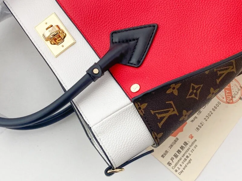 Louis Vuitton On My Side M53827