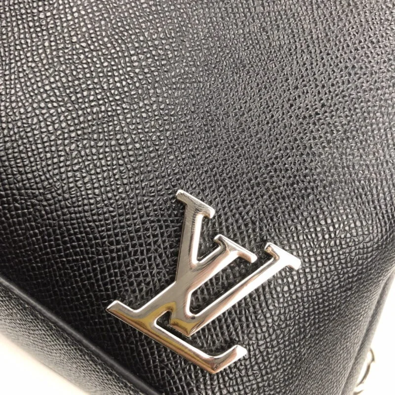 Louis Vuitton Avenue Sling Bag M30443