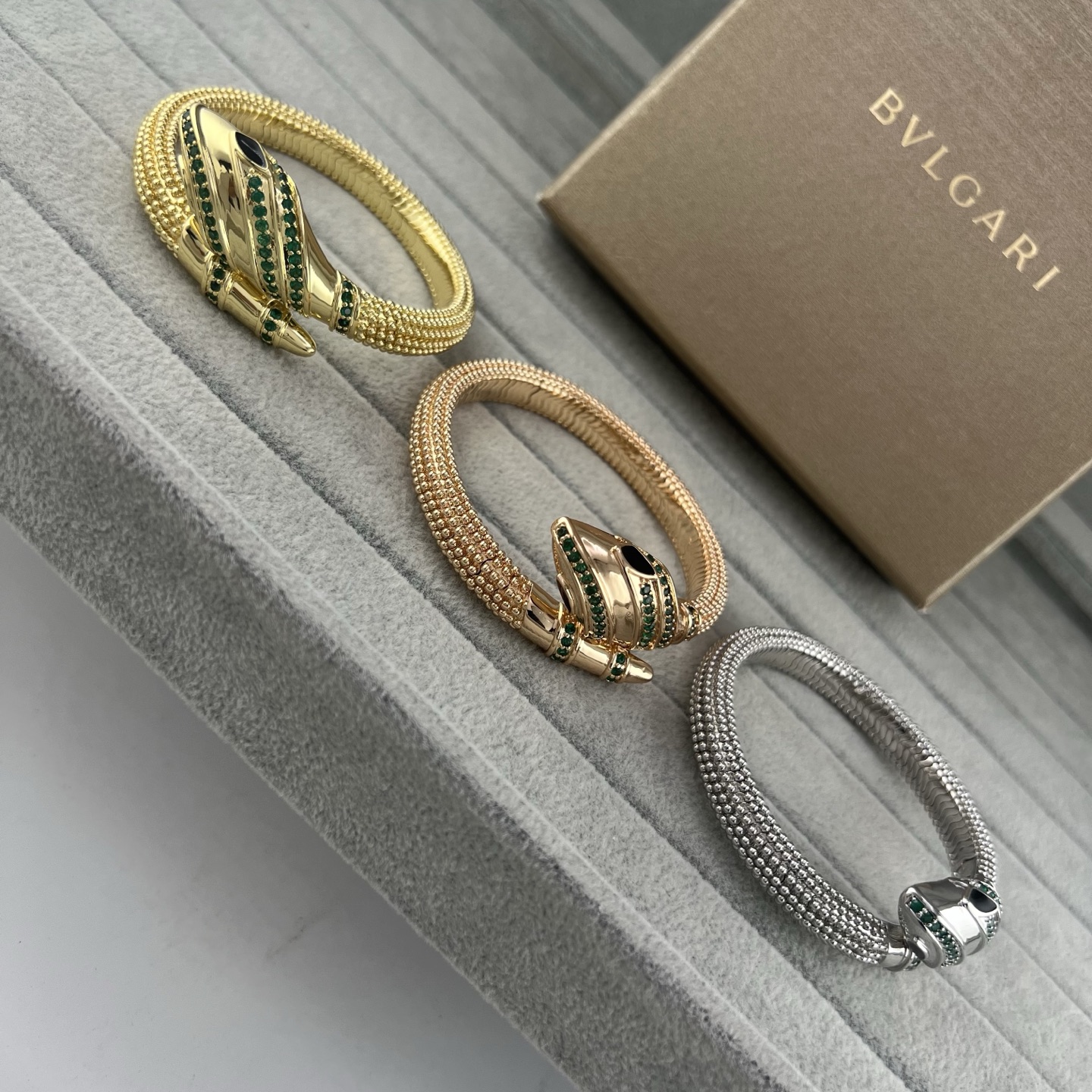 Snake-head green diamond and pearl twisted-arm spring bracelet - Artisantouchss