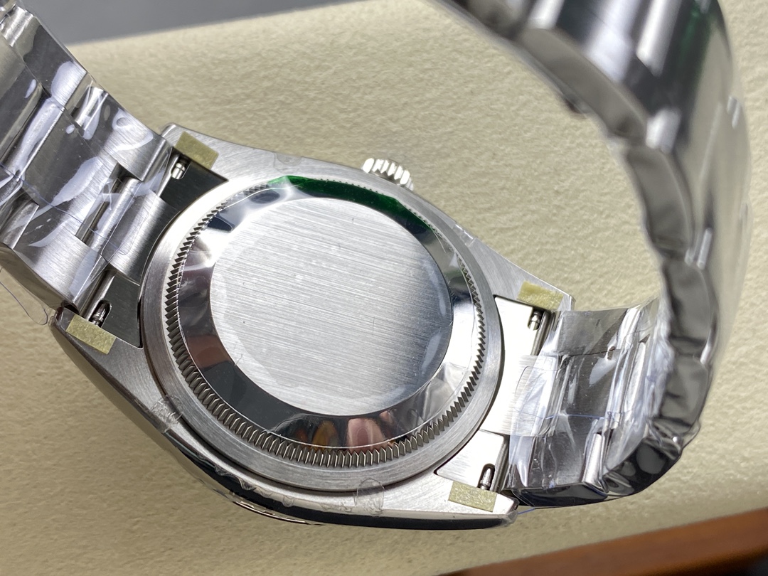 Rolex Oyster Perpetual 36mm 126000 Green Dial