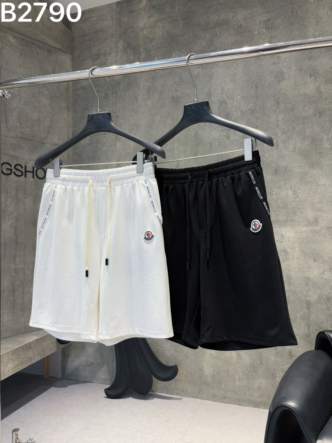 MONC Shorts（Multiple colors）
