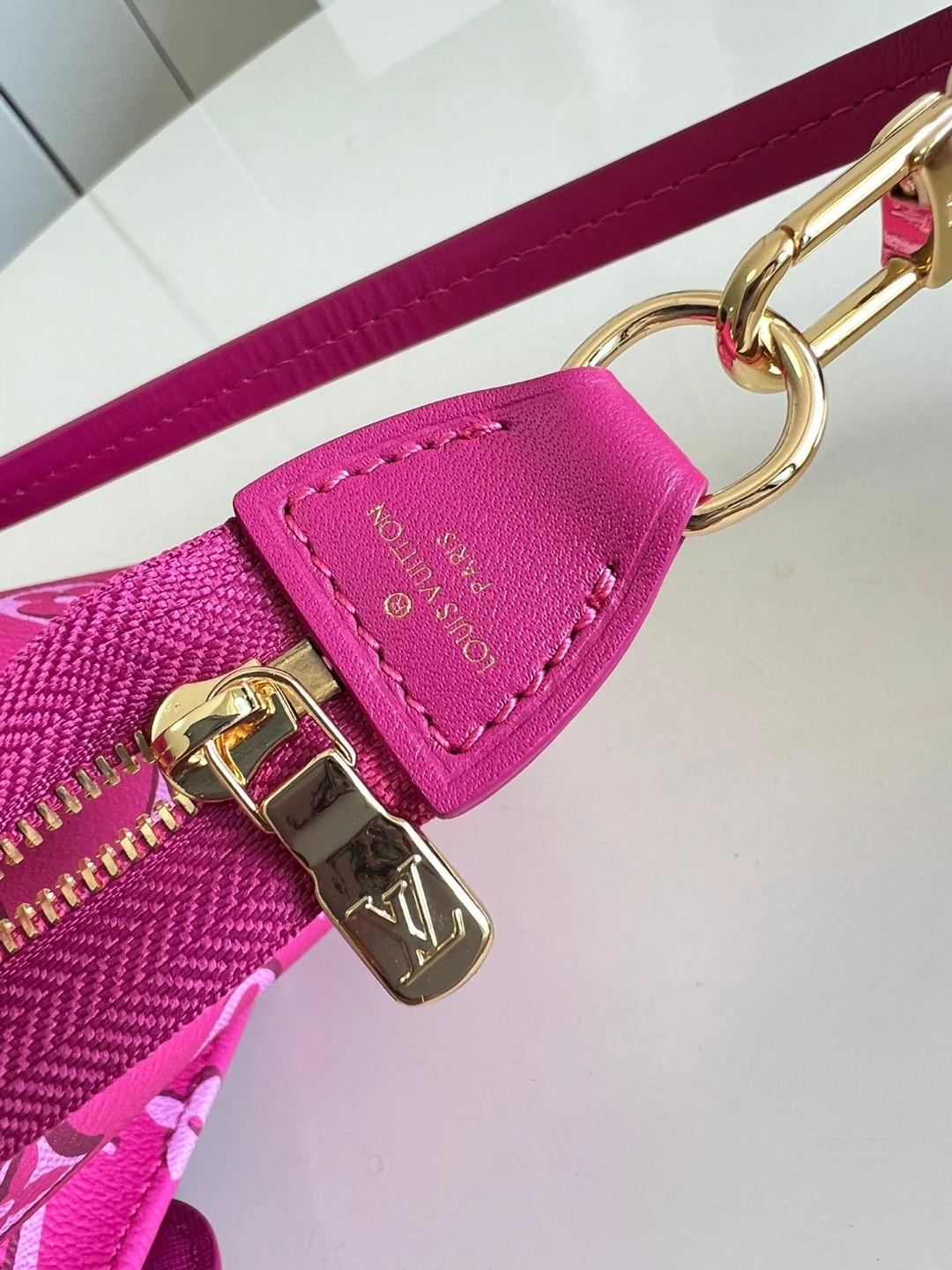 Louis Vuitton Maxi Multi Pochette Accessoires Handbag Pink For Women, Womens Handbags, Shoulder Bags And Crossbody Bags 9.3in/27cm LV M46161