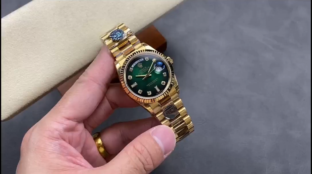 Rolex Day-Date 128238 Fluted Bezel Green Diamond Dial 36MM Unisex Replica Watch