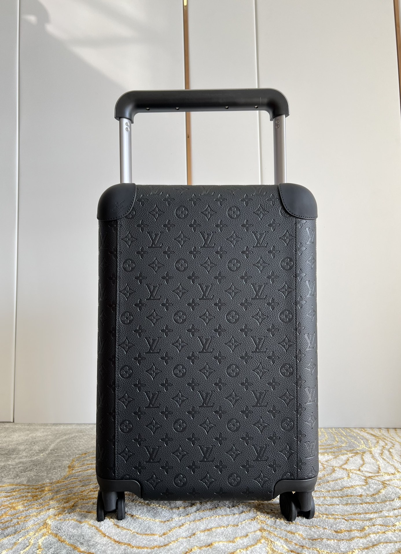 L X V Suitcase Size:55x38x21cm