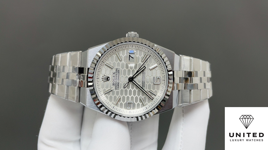 Rolex Land-Dweller 40 Oyster, 40 mm, Oystersteel and white gold M127334-0001