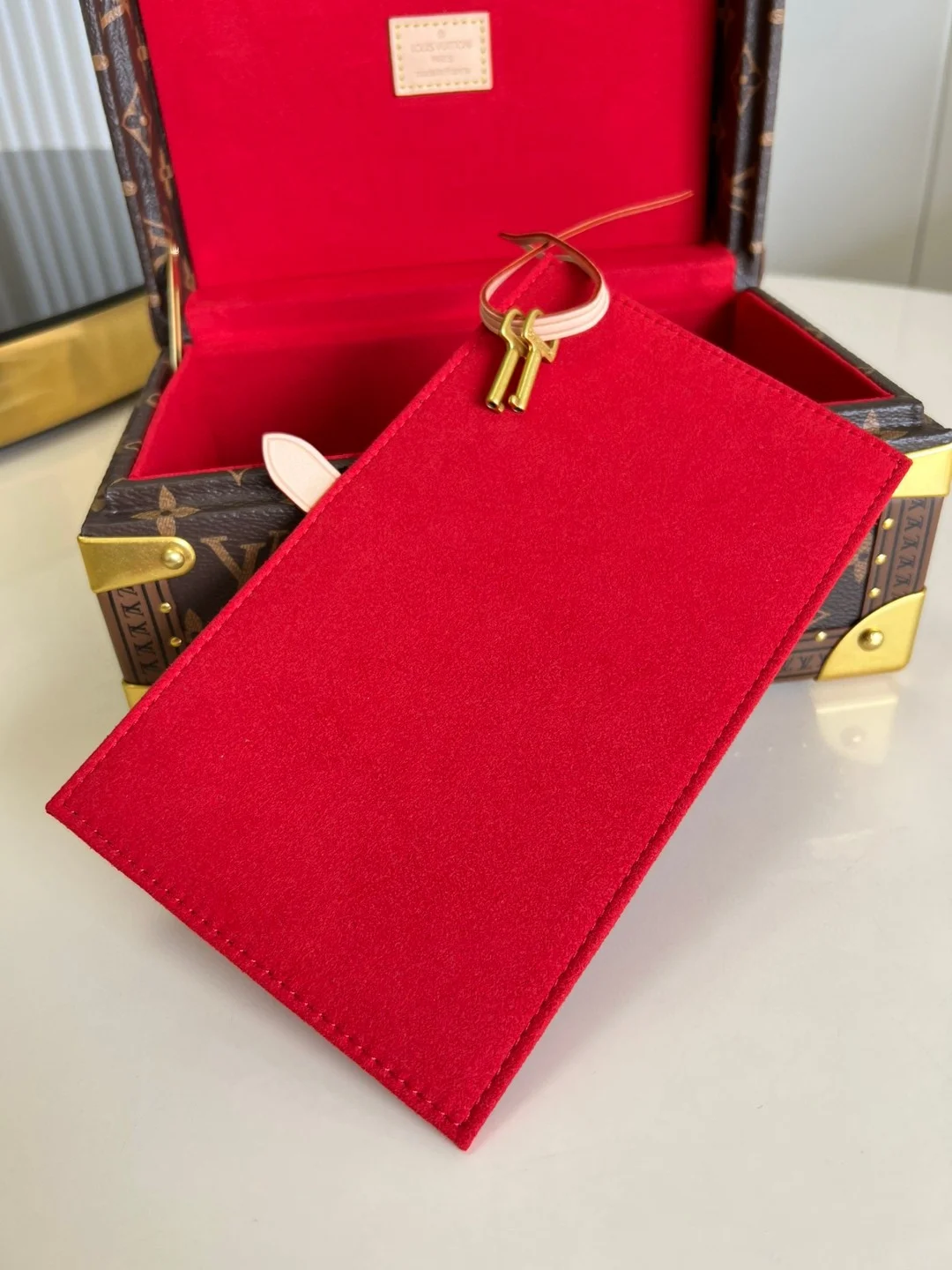 Louis Vuitton Coffret Tresor 24 For Brown/Red Women, Womens Handbags, Shoulder Bags And Crossbody Bags 9.4in/24cm LV