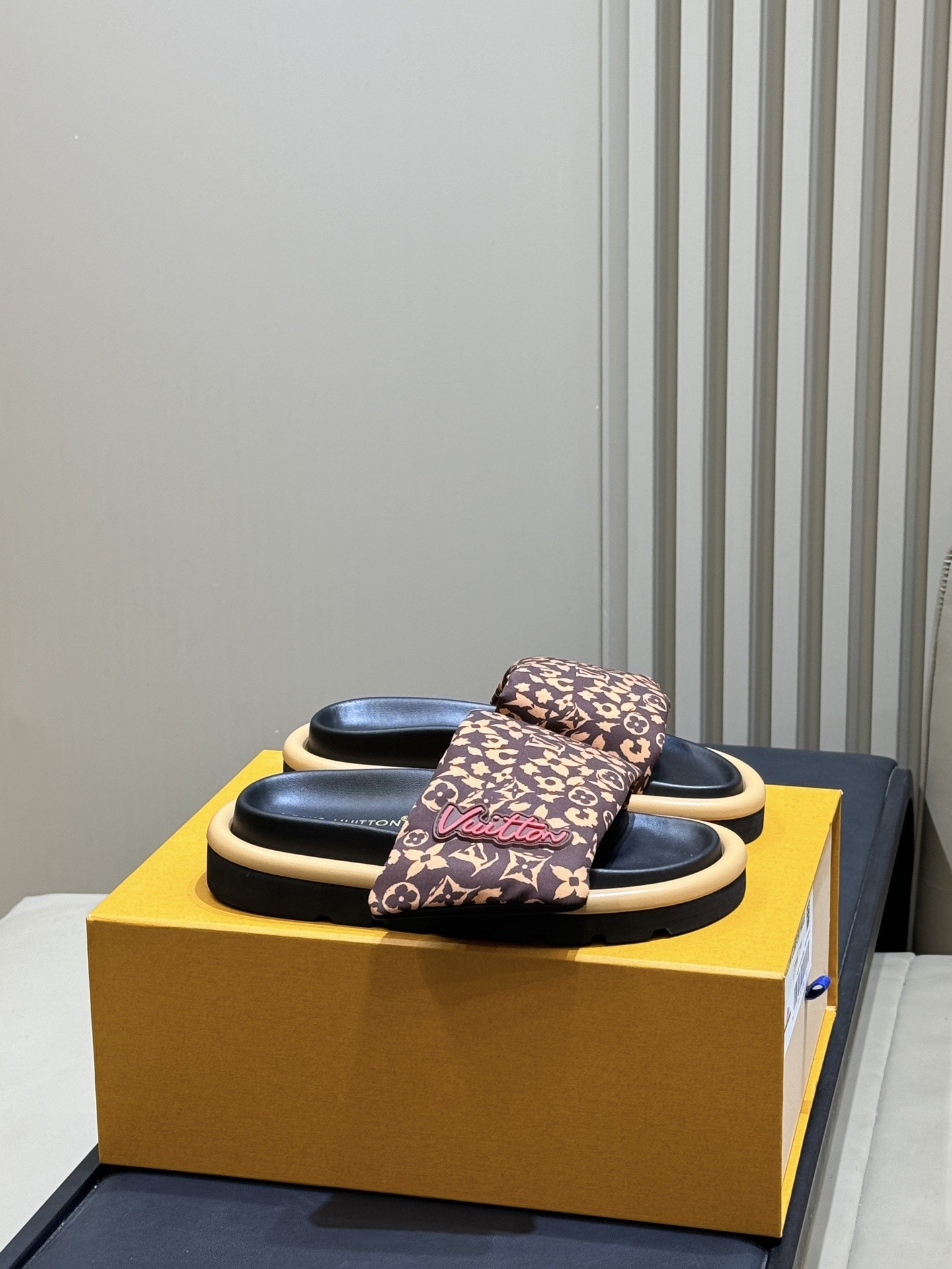 L X V SLIPPERS detail 2