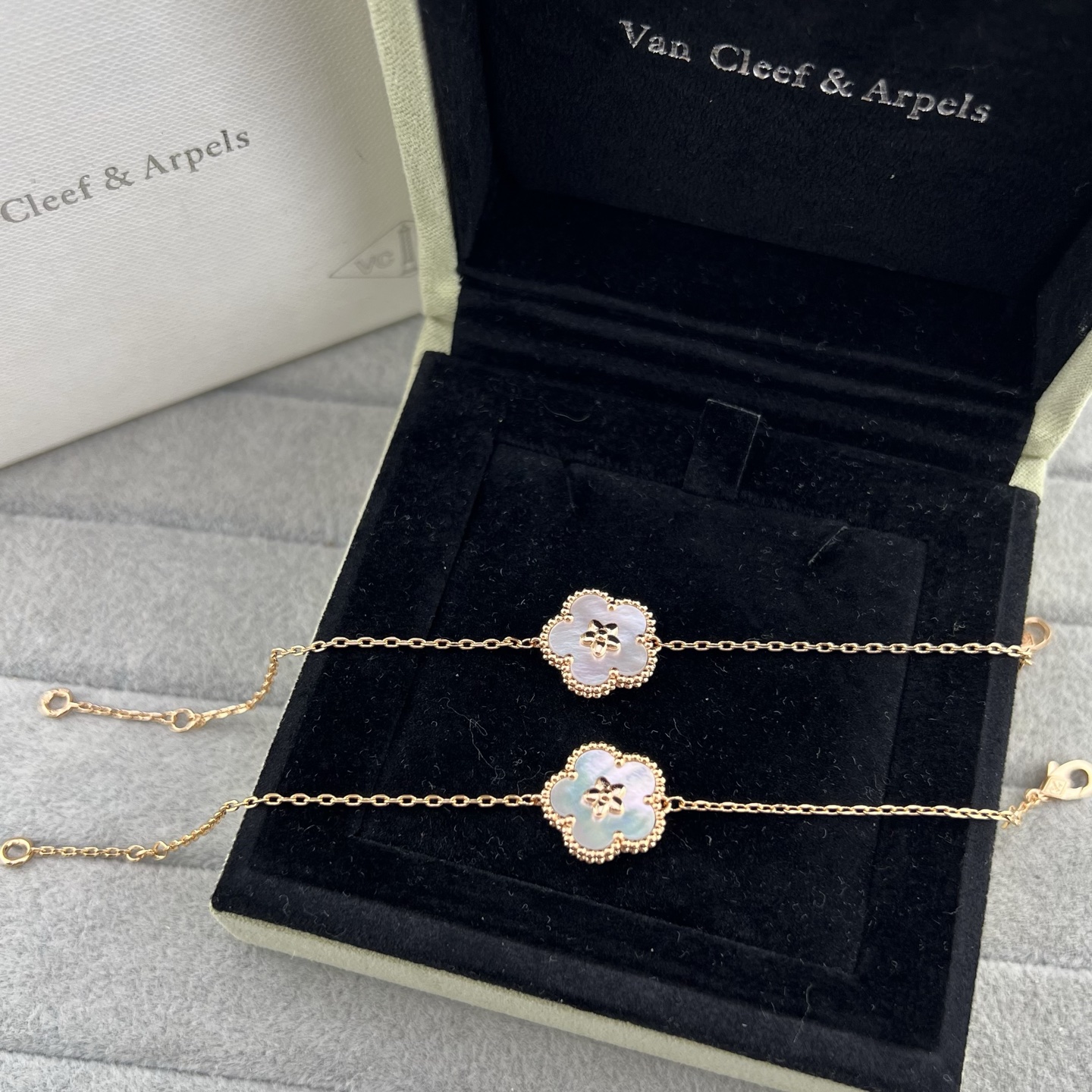 Five-leaf clover white fritillary plum blossom bracelet - Artisantouchss