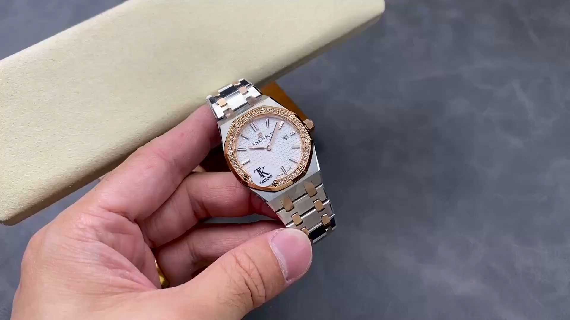 AP Royal Oak 67651SR.ZZ.1261SR.01 Quartz 33 1:1 Clone Two-Tone Lady