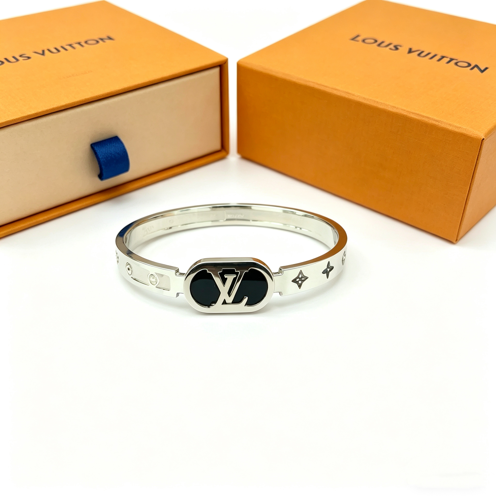 L — Single-layer metal bangle