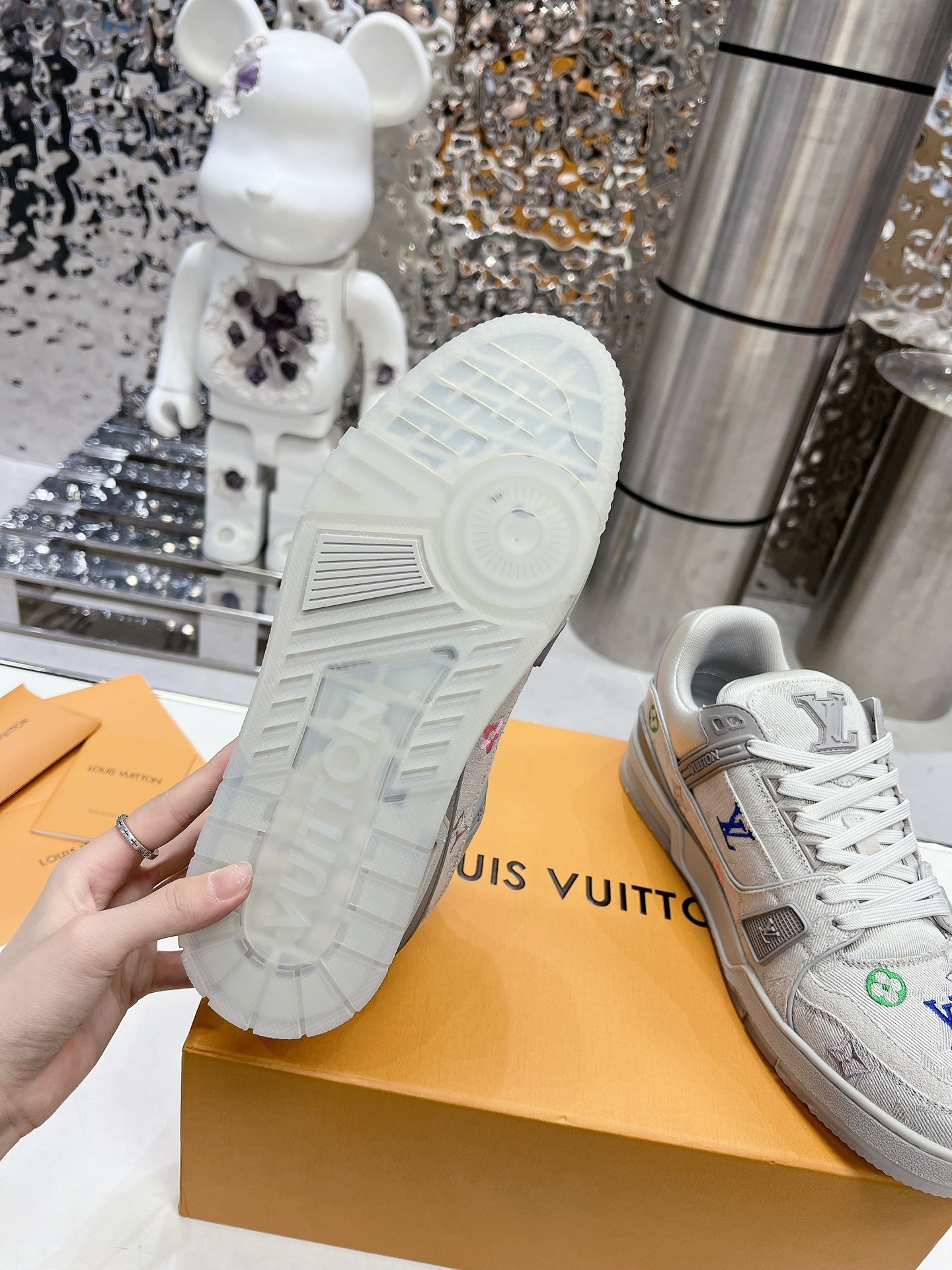 L X V TRAINER detail 9