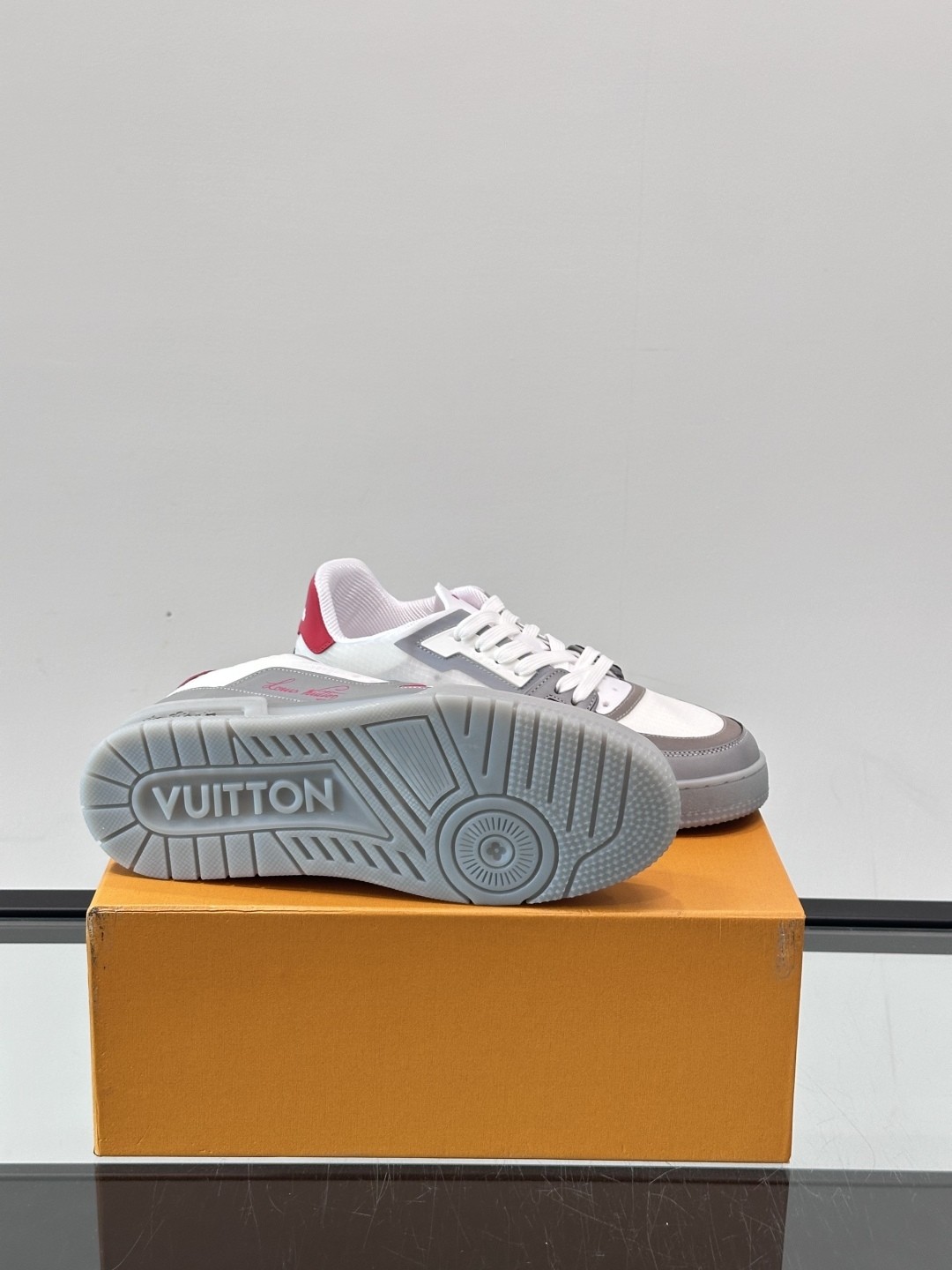 L X V TRAINER detail 9