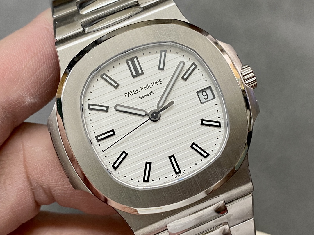 Replica Patek Philippe Nautilus 5711 1A 011 White Dial 40mm Mens Watch