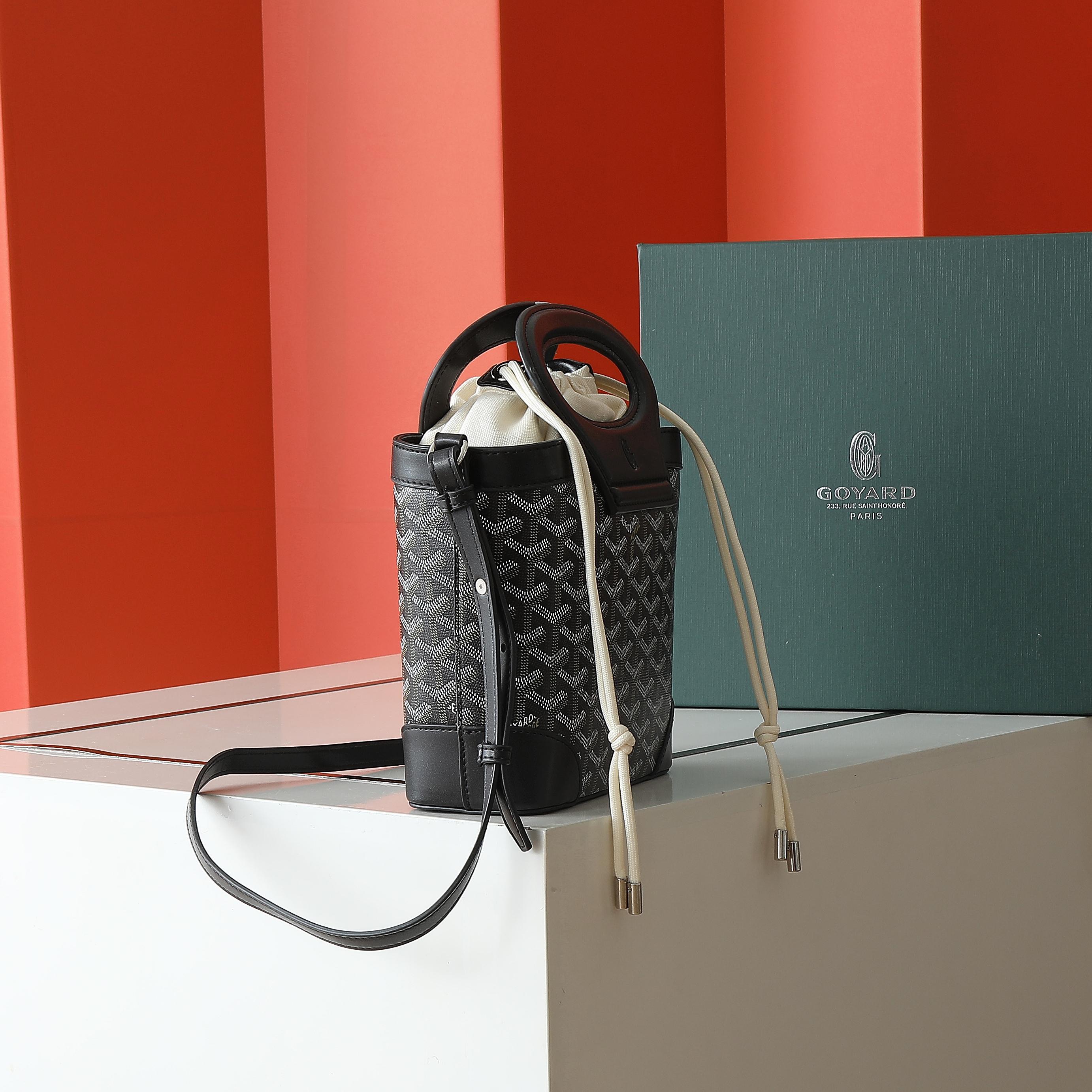 Goyard Beluga Shoulder Bags Size 23*18.5*8cm