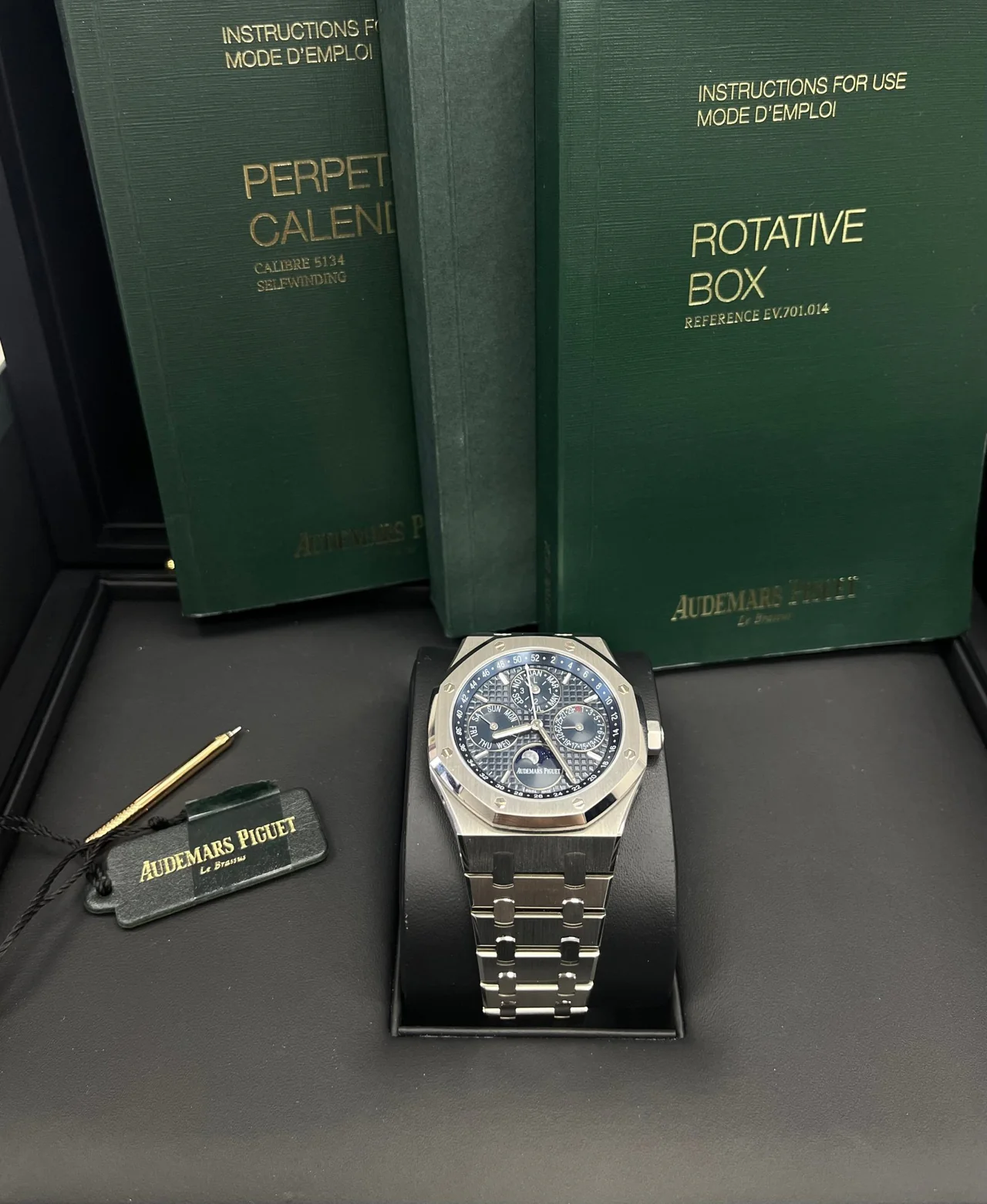 Royal Oak Perpetual Calendar Ref. 26574ST.OO.1220ST.02 41mm