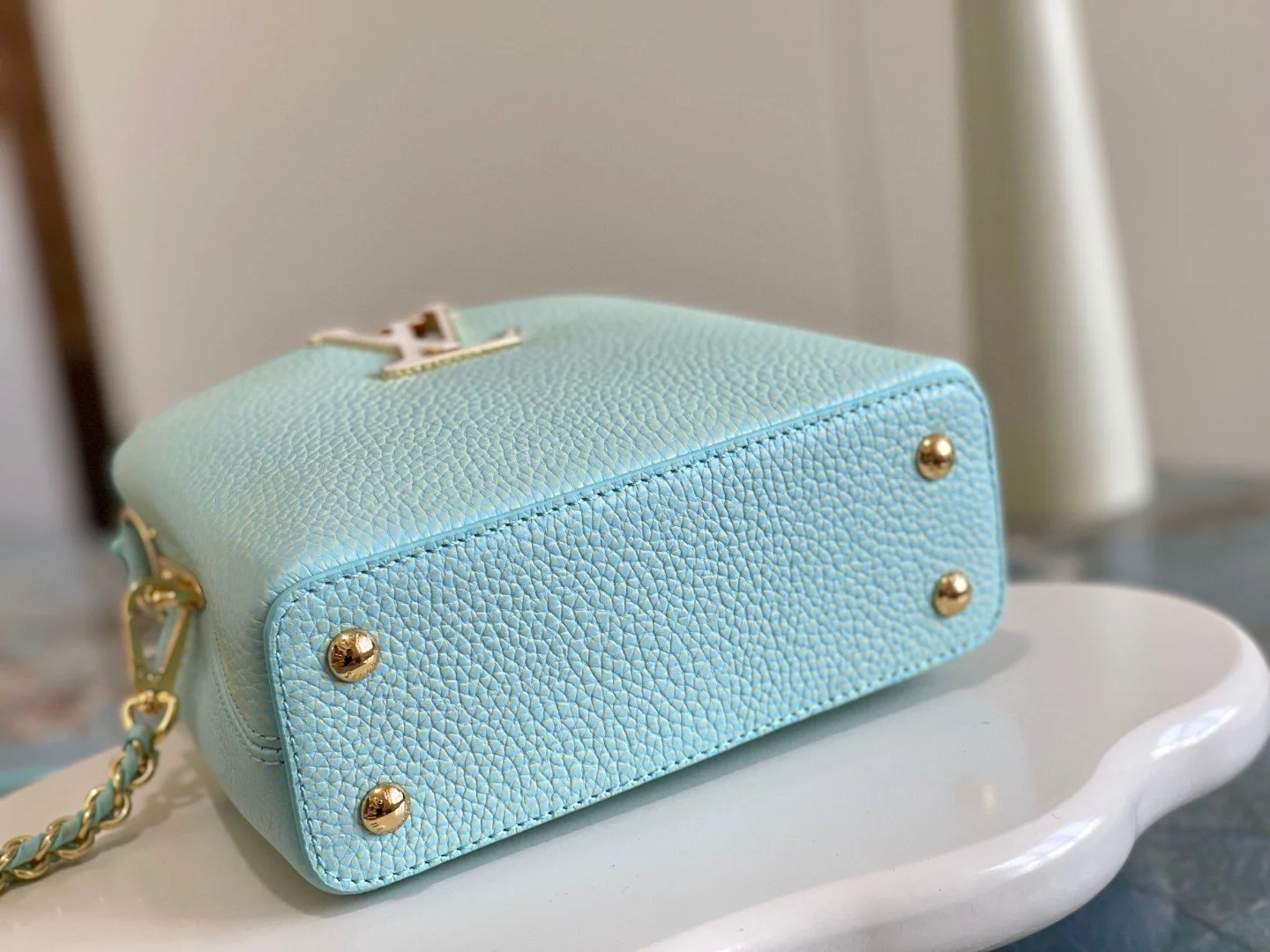 Louis Vuitton Capucines Mini White For Women, Womens Handbags, Shoulder Bags And Crossbody Bags 8.3in/21cm LV M59850