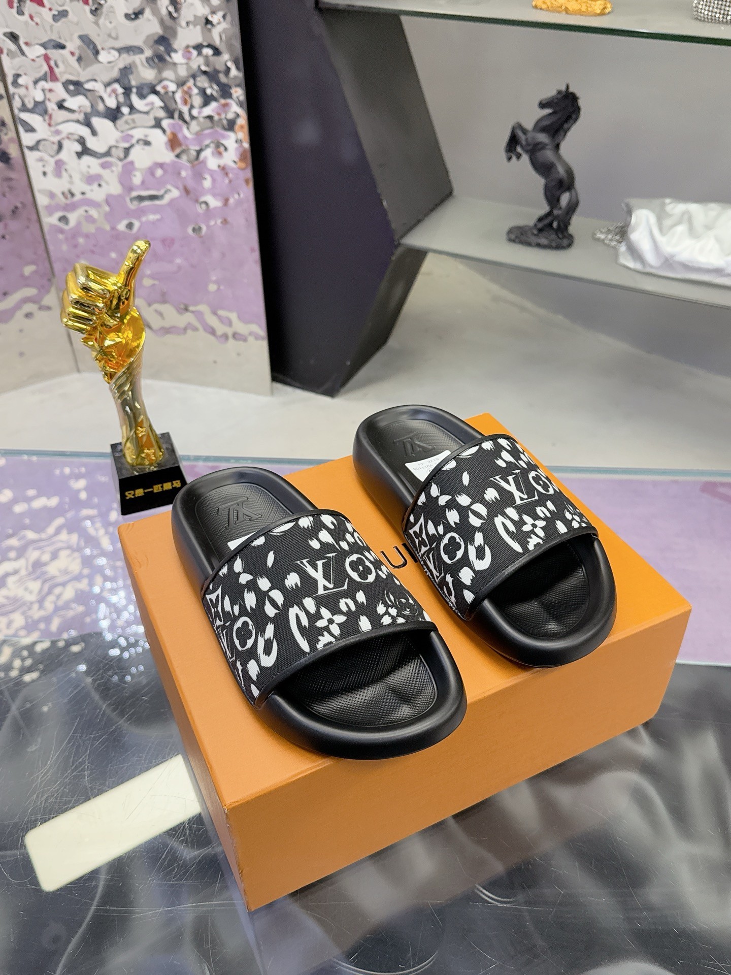 L X V SLIPPERS