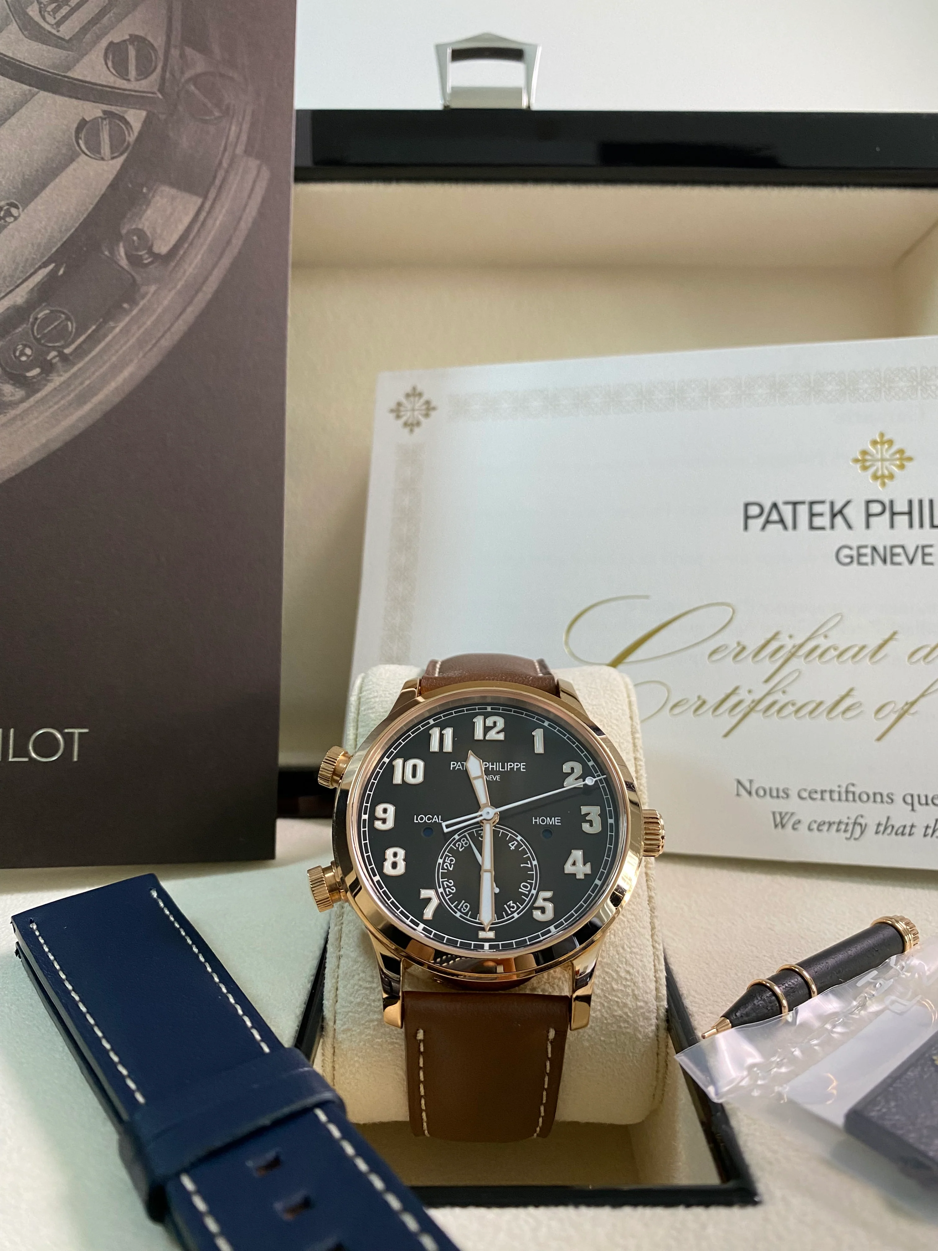 Patek Philippe,Calatrava Pilot Complications Calatrava Pilot Travel Time - 42 mm - 2023 - Rose Gold - Chocolate Dial - 5524R-001 *FULL SET*