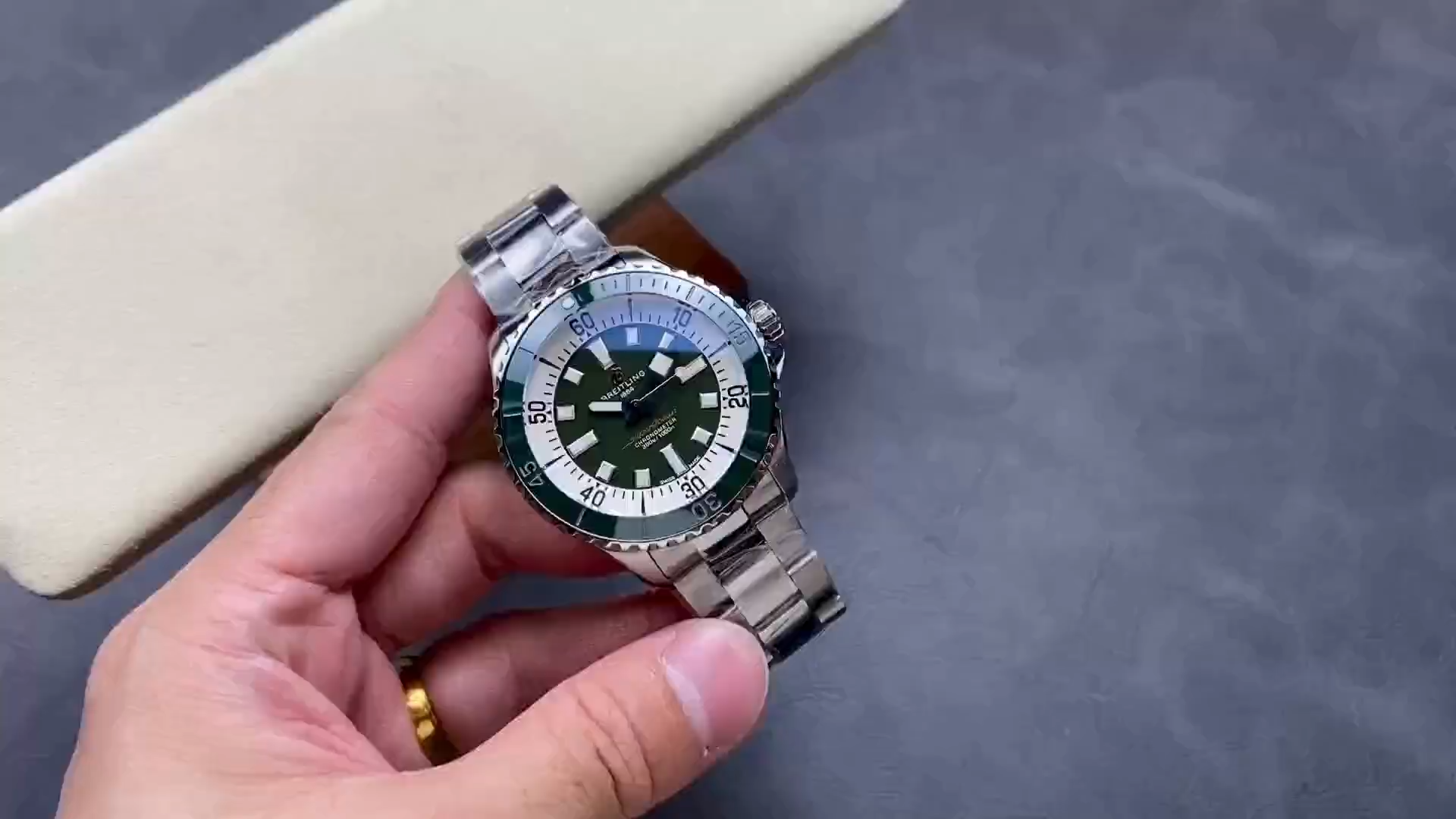 Breitling Superocean Automatic 44 Replica A17376A31L1A1 Stylish Men's Green Watch