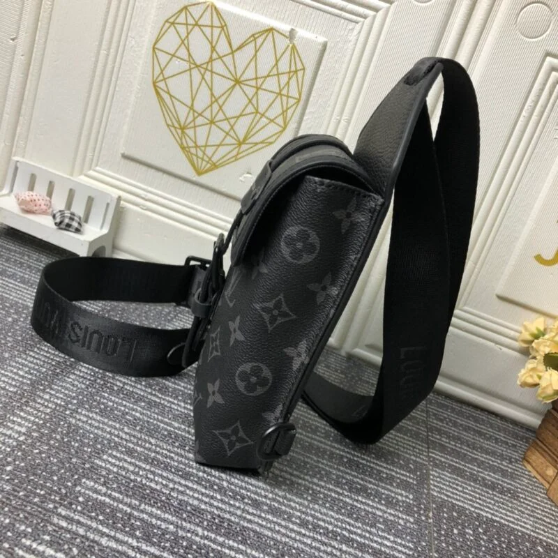 Louis Vuitton Saumur Slingbag M45912
