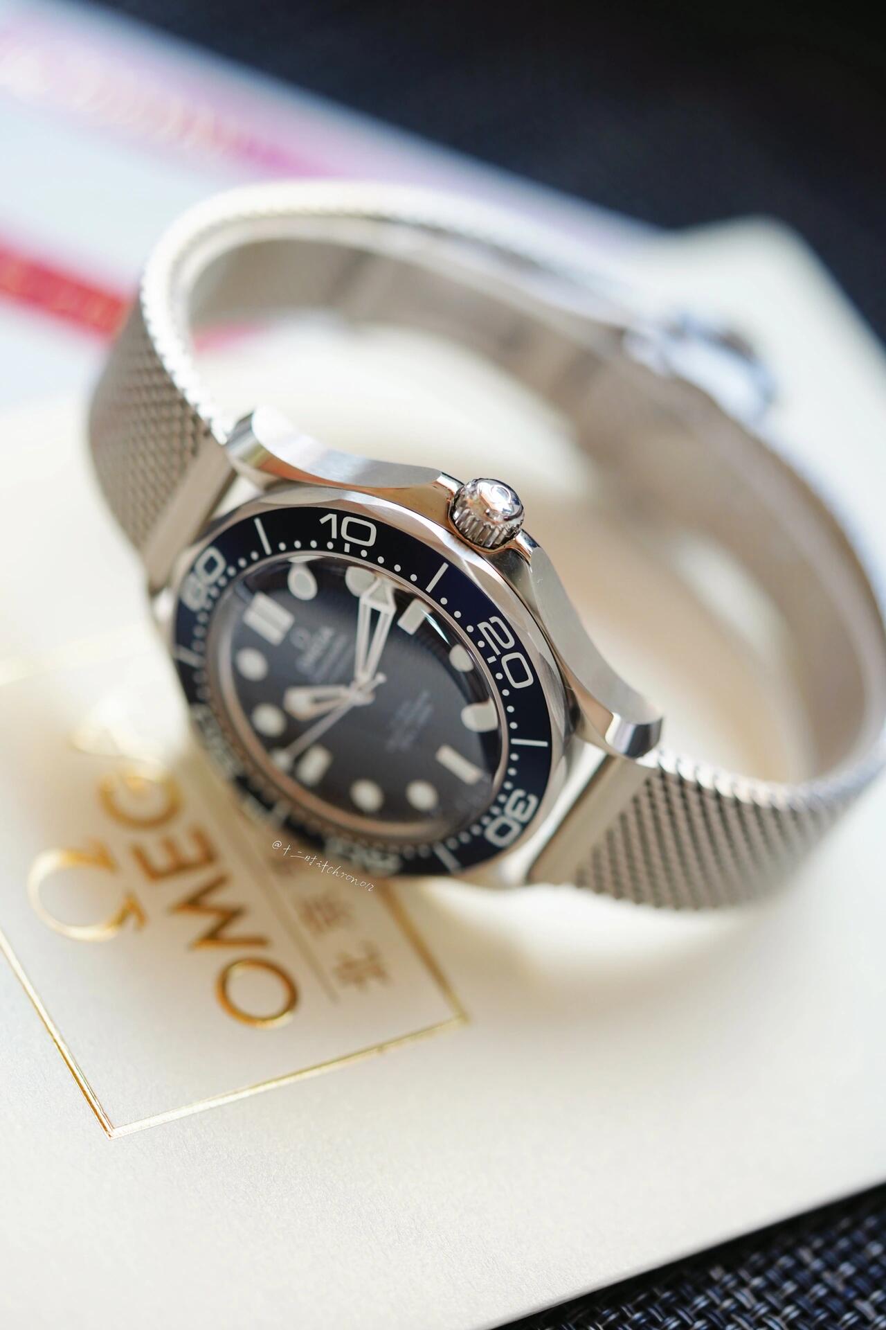 300m diving watch 42mm Master Chronometer James Bond 60th Anniversary Watch