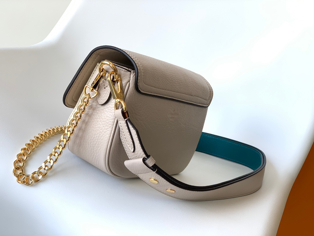 Louis Vuitton M58554 Lockme Tender Women Shoulder Bags Size 19*13*8cm