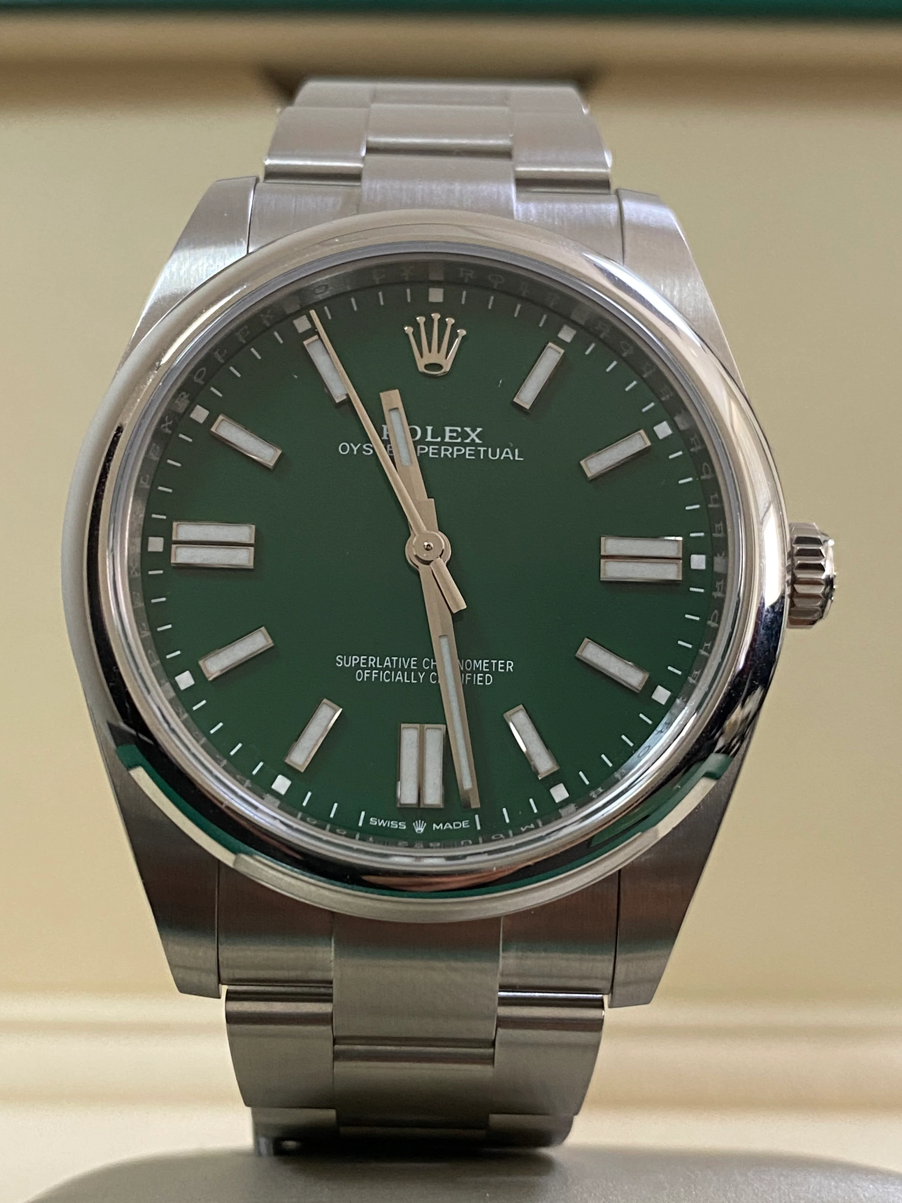 Rolex Oyster Perpetual 41 - 2024 - Domed Bezel - Green Index Dial - Oyster Bracelet - 124300 *COMPLETE SET*