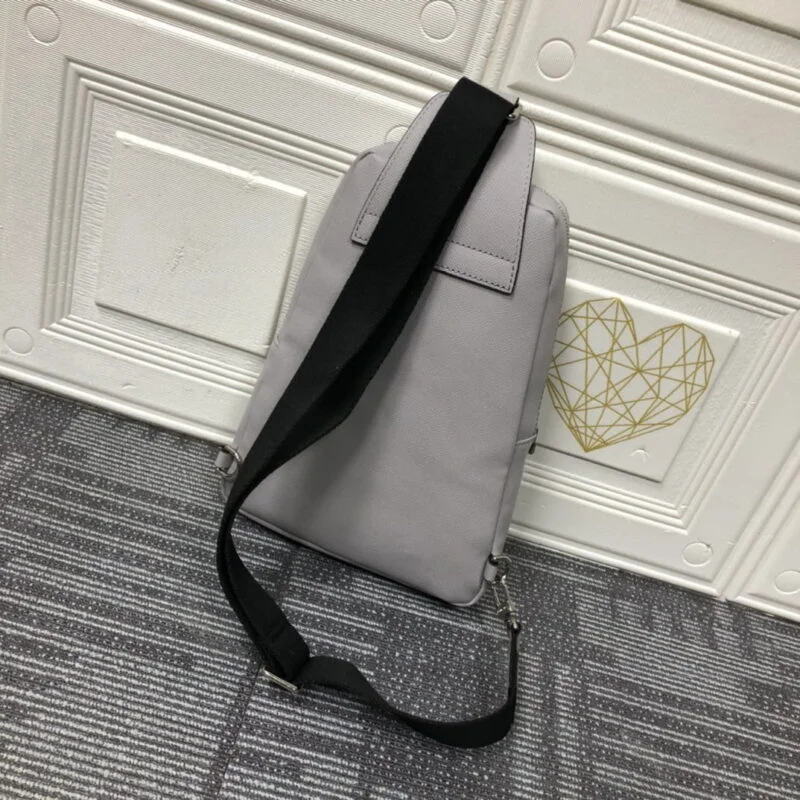 Louis Vuitton Avenue Sling Bag M30443
