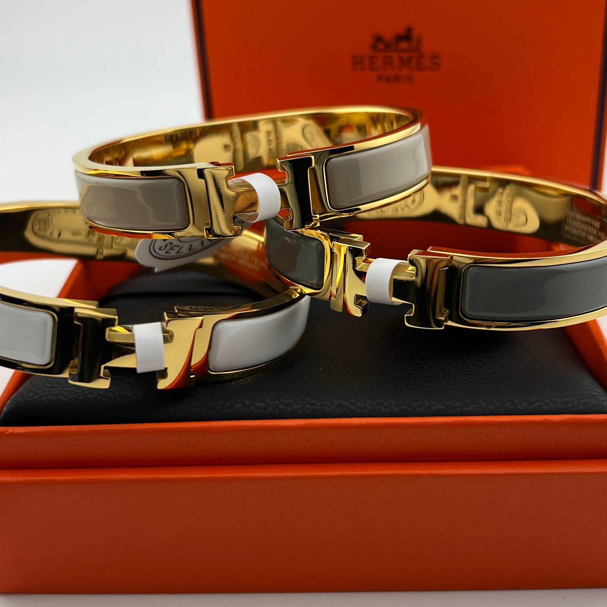 H-shaped enamel bracelet - Artisantouchss
