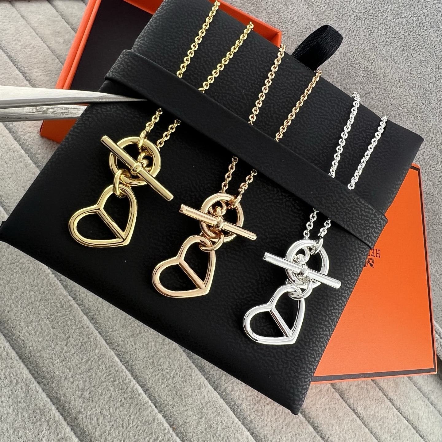 Heart-shaped clasp necklace - Artisantouchss