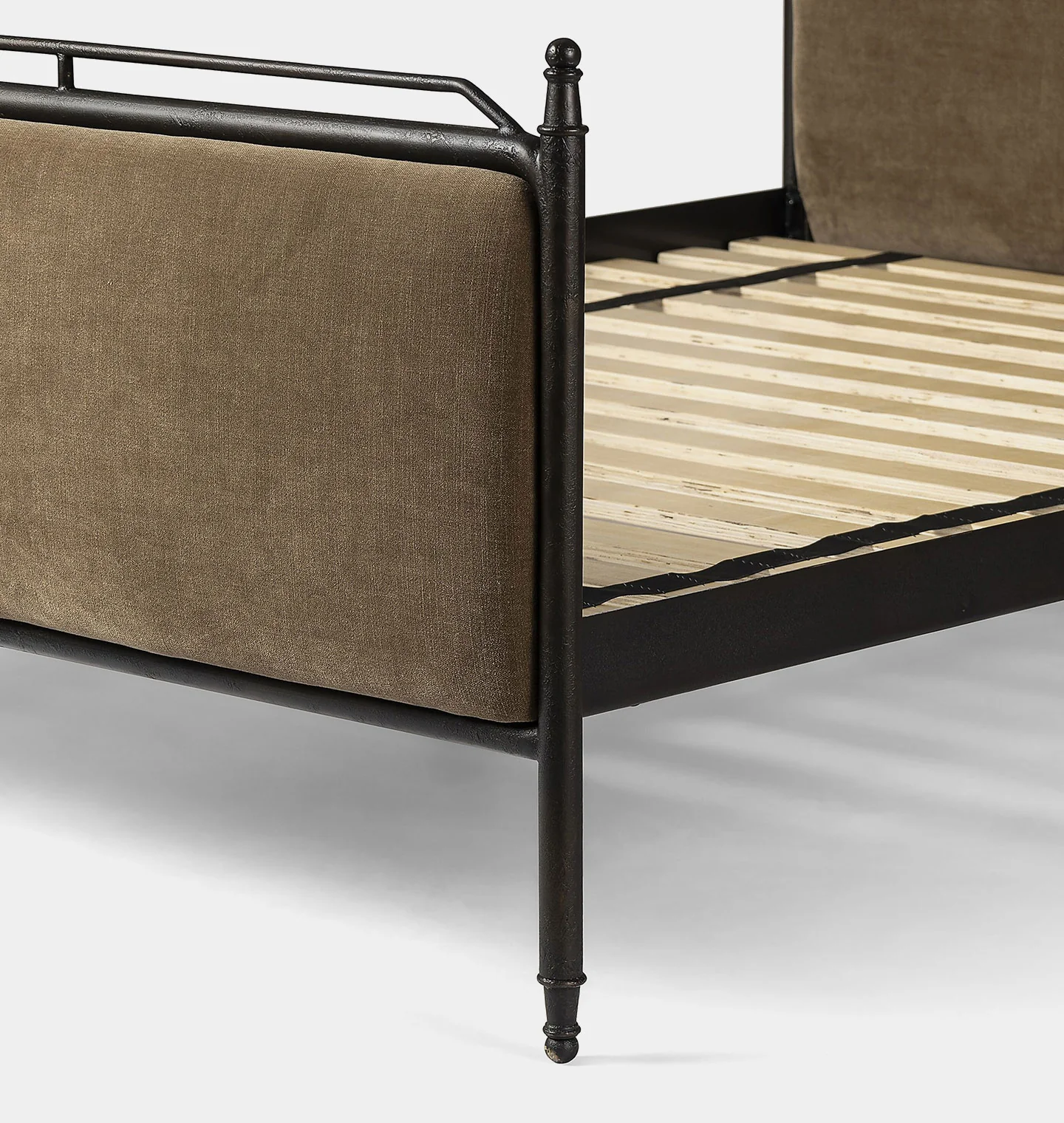 Leyla Bed