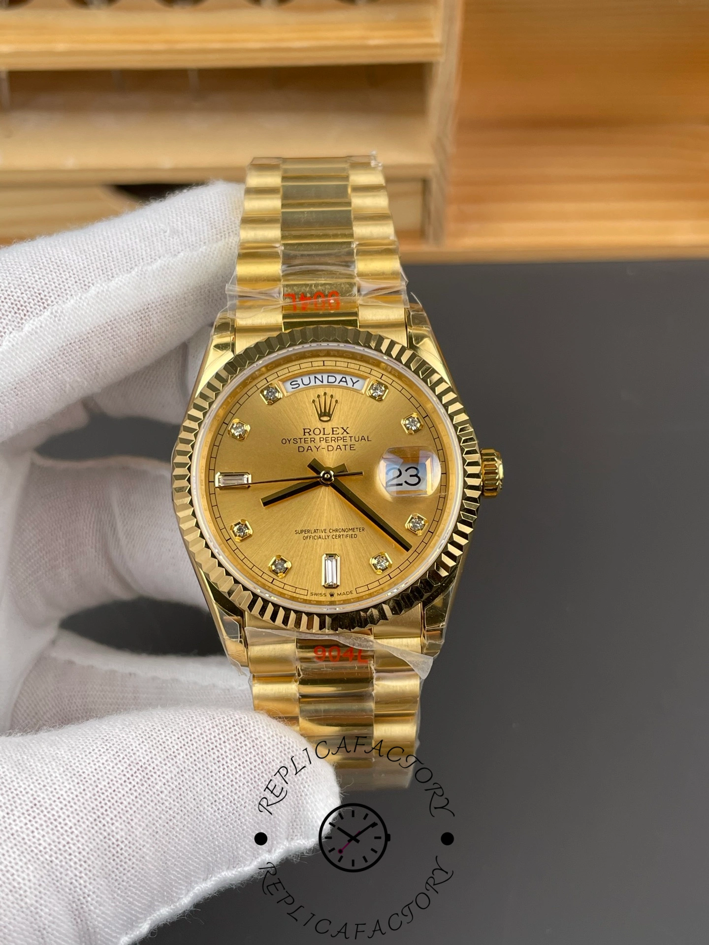 Rolex Day-Date 128238 0008 Fluted Bezel Champagne Diamond Dial 36MM Unisex Replica Watch