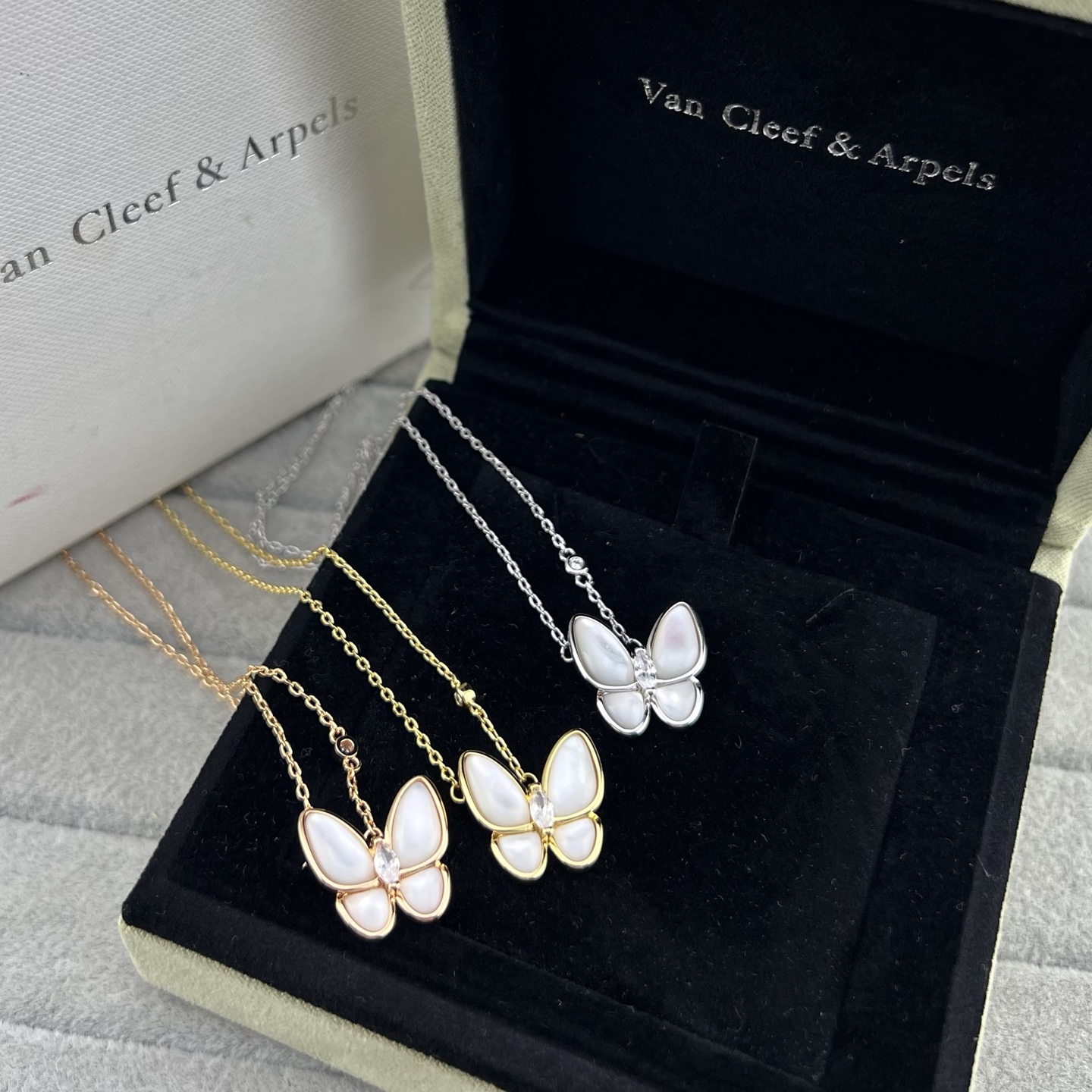 Van Cleef & Arpels necklace - Artisantouchss