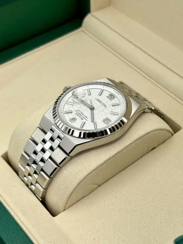 Rolex Land-Dweller 36 Oyster, 36 mm, Oystersteel and white gold M127234-0001