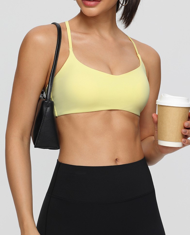 Popular European and American fitness sports bra with adjustable shoulder straps, shockproof, suitable for running, fitness, and yoga.