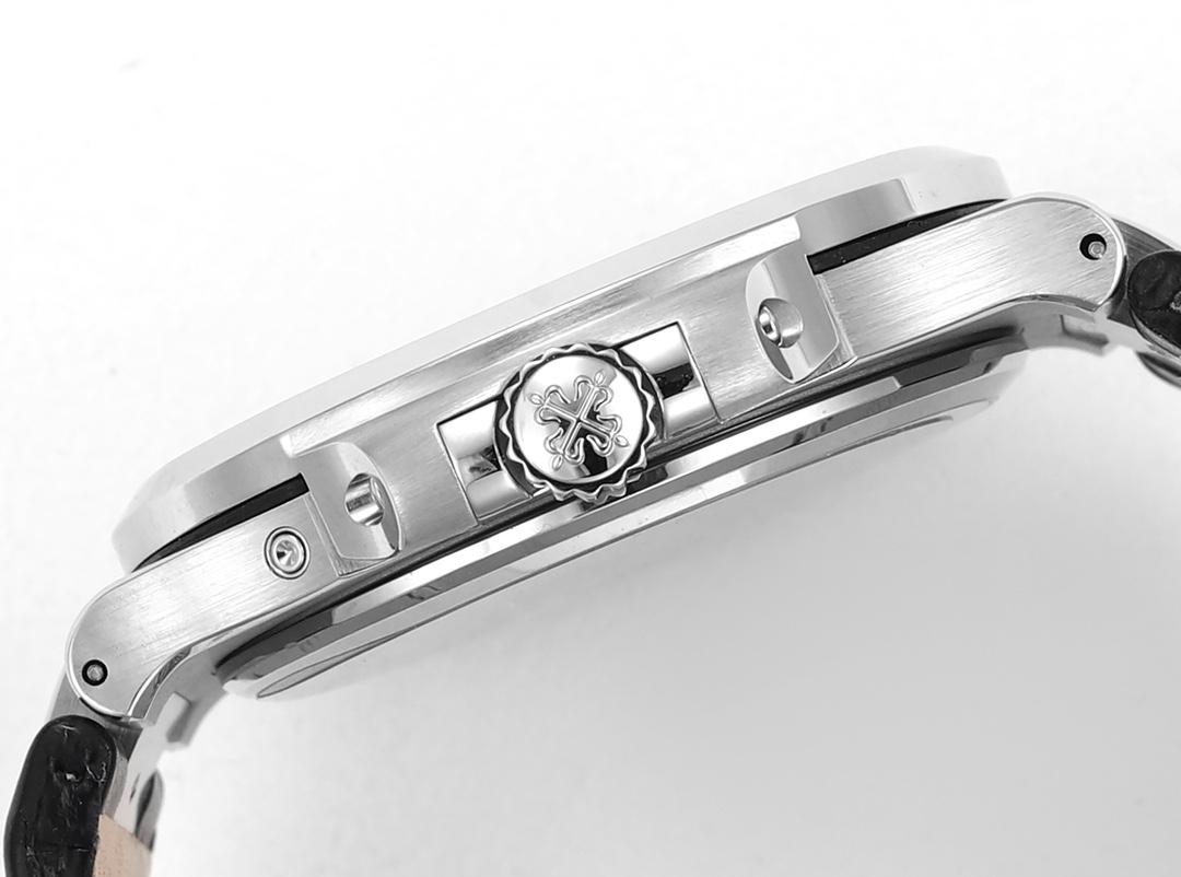 Patek Philippe Nautilus Moon Phases Rose & White Gold Slate Blue Sunburst 5712GR 001