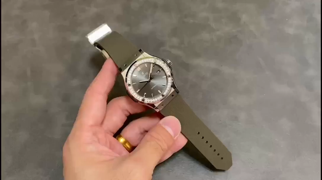 Hublot Classic Fusion Replica 38 Titanium Diamond-Set 565.NX.7071.RX.1204
