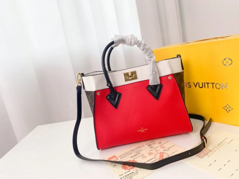 Louis Vuitton On My Side M53827