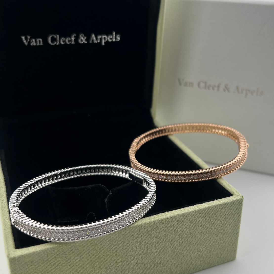 Beaded-edge bracelet - Artisantouchss