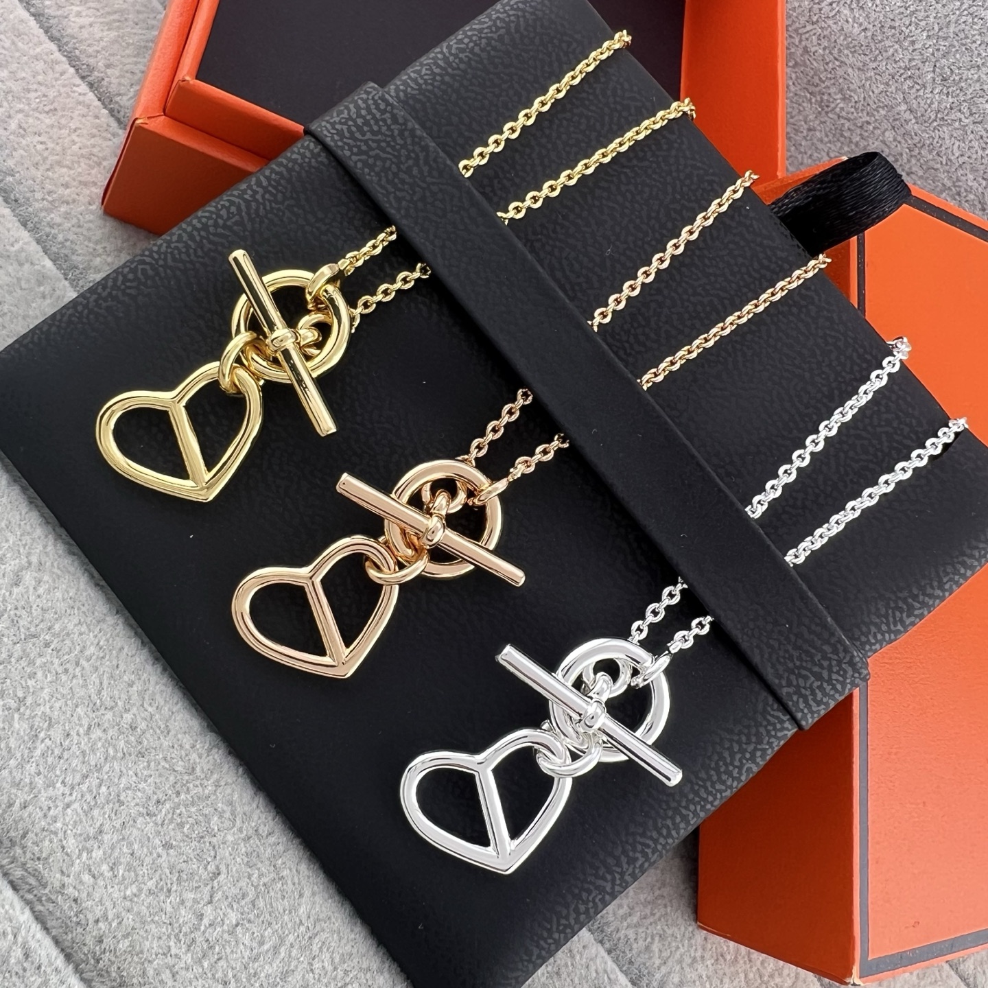 Heart-shaped clasp necklace - Artisantouchss