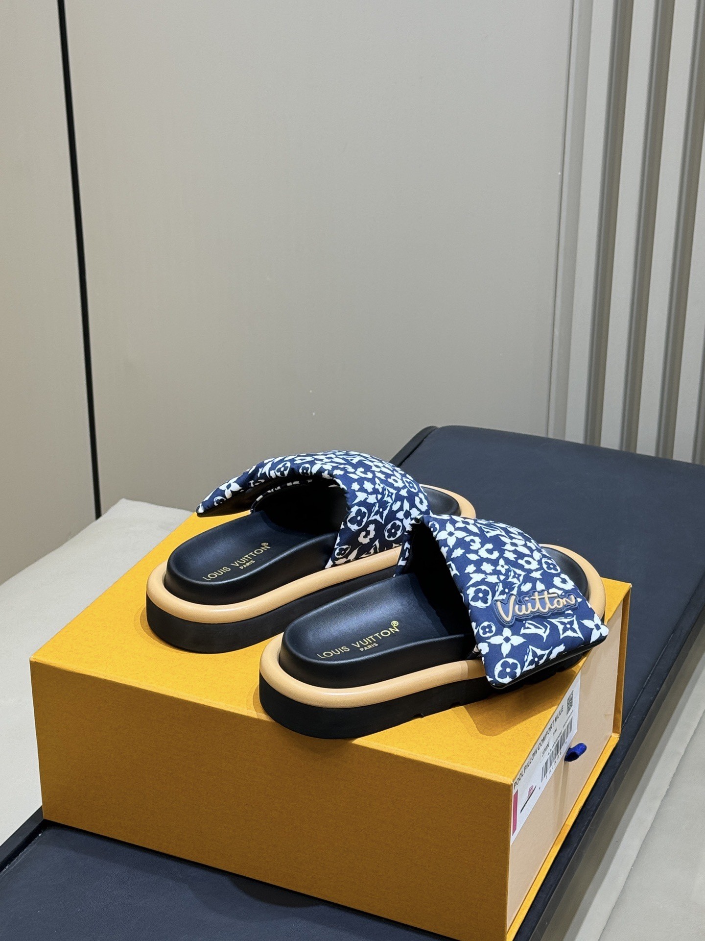 L X V SLIPPERS detail 4
