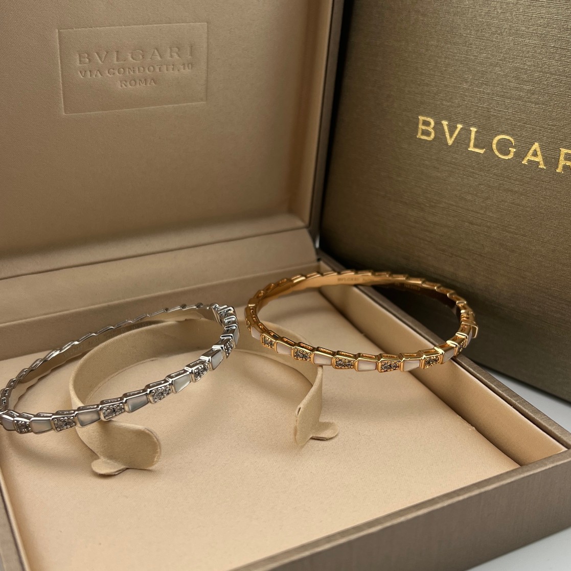 White Mother-of-Pearl Bracelet - Artisantouchss