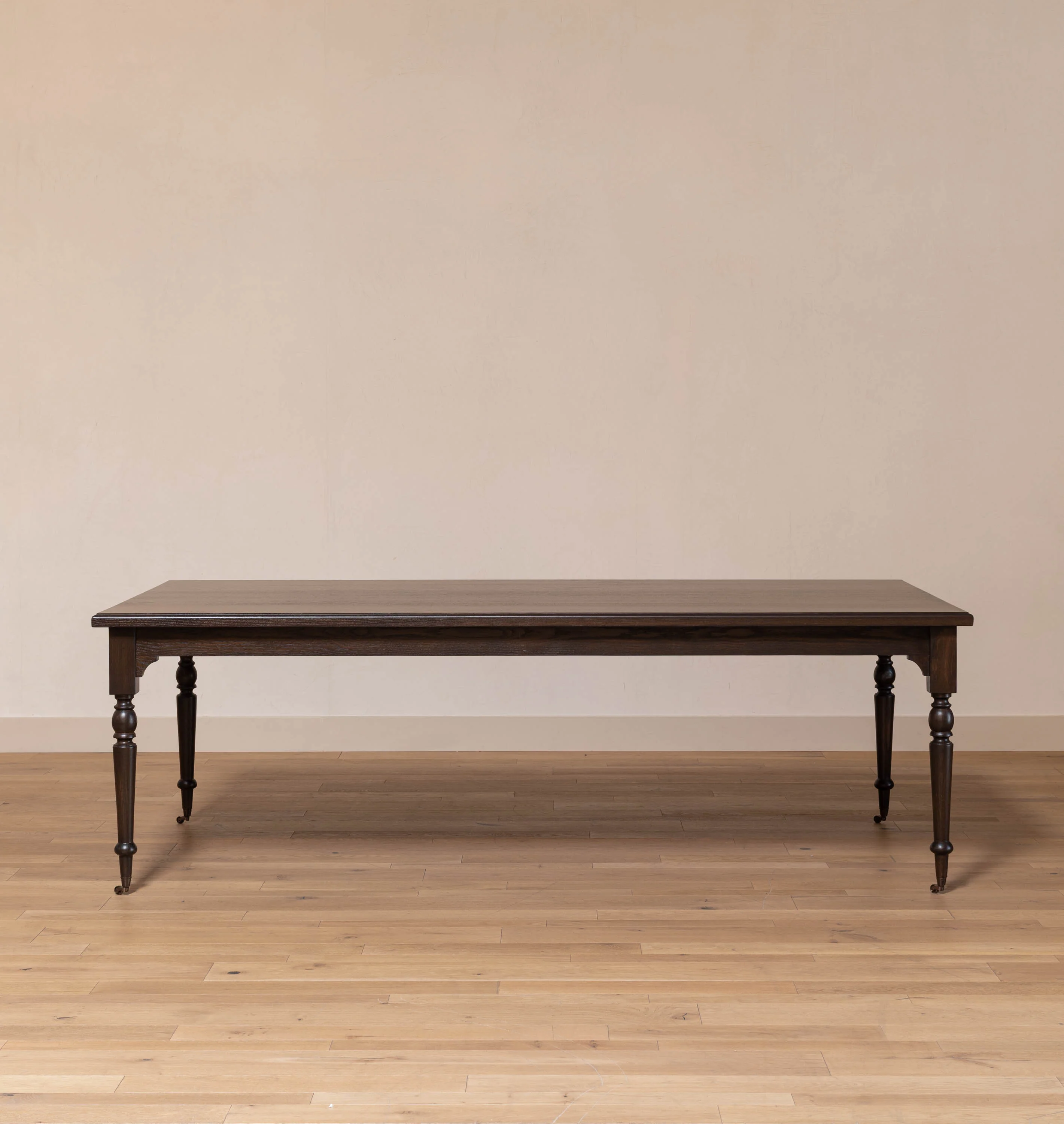 Lavi Dining Table