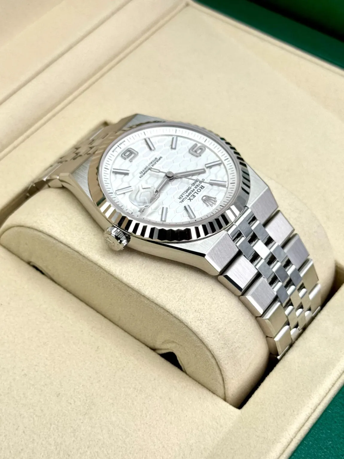 Rolex Land-Dweller 40 Oyster, 40 mm, Oystersteel and white gold M127334-0001