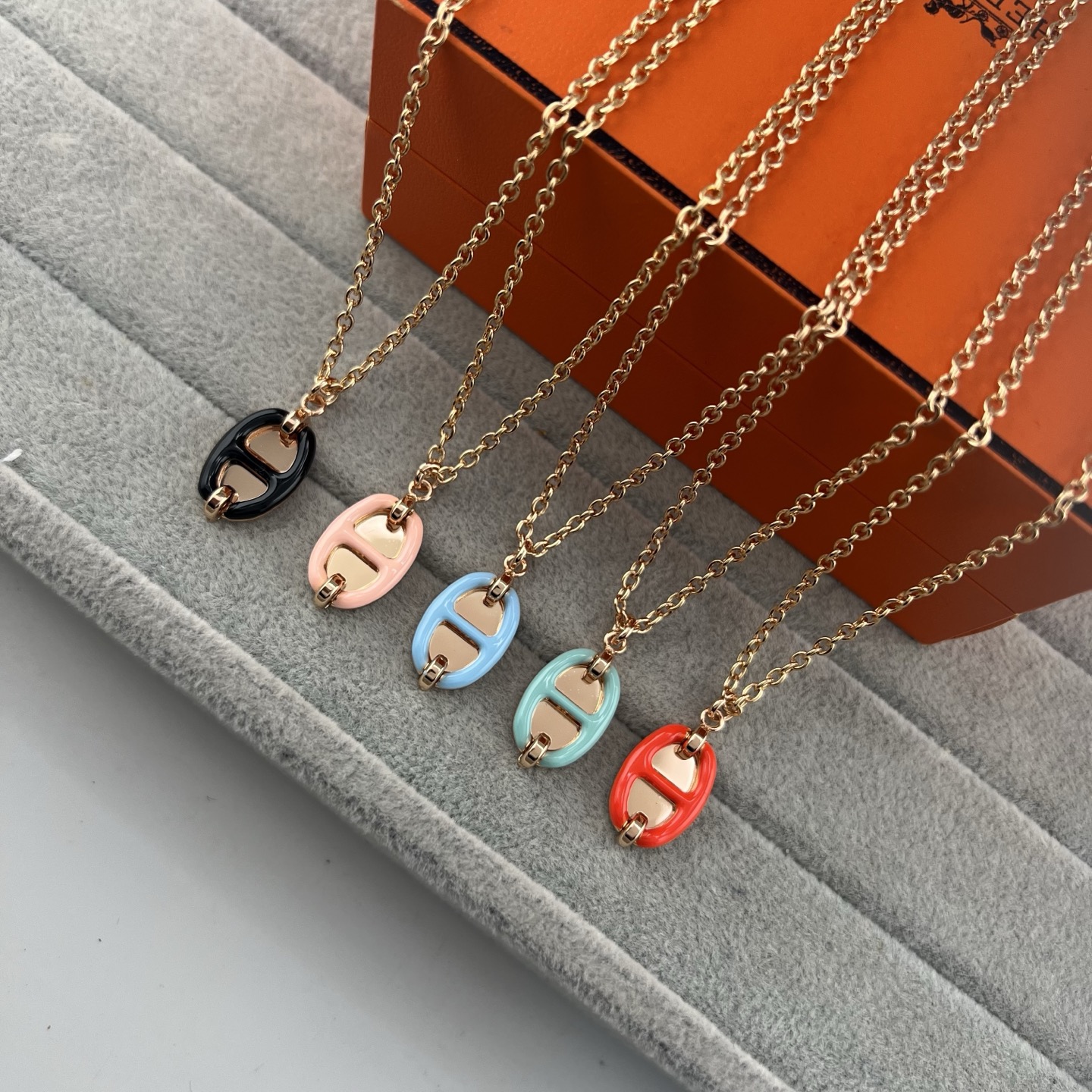 Epoxy gold pendant necklace - Artisantouchss