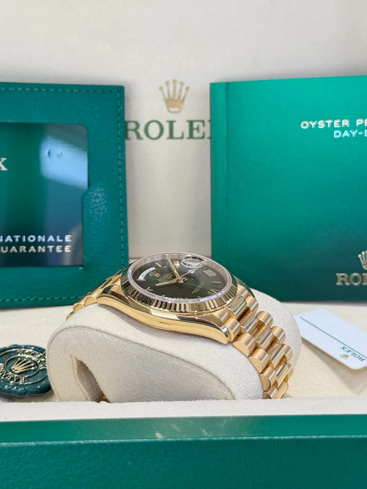 Rolex 2024 Day-Date m128238-0118 Green Dial Yellow Gold Bracelet
