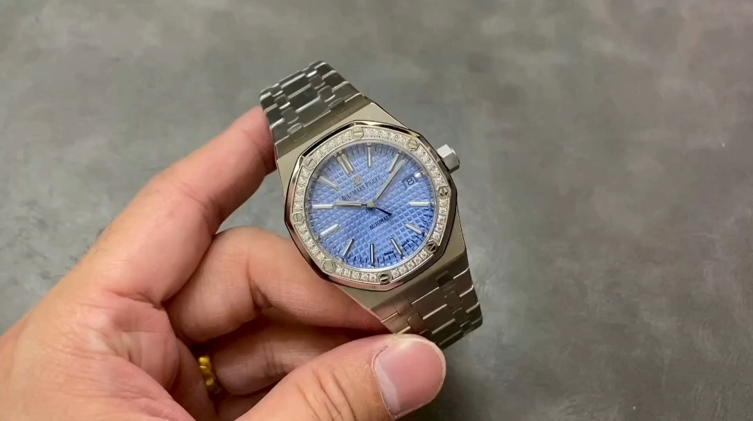 Replica AP Royal Oak 37mm Diamond-Set 15551ST.ZZ.1356ST.04 Light Blue Dial