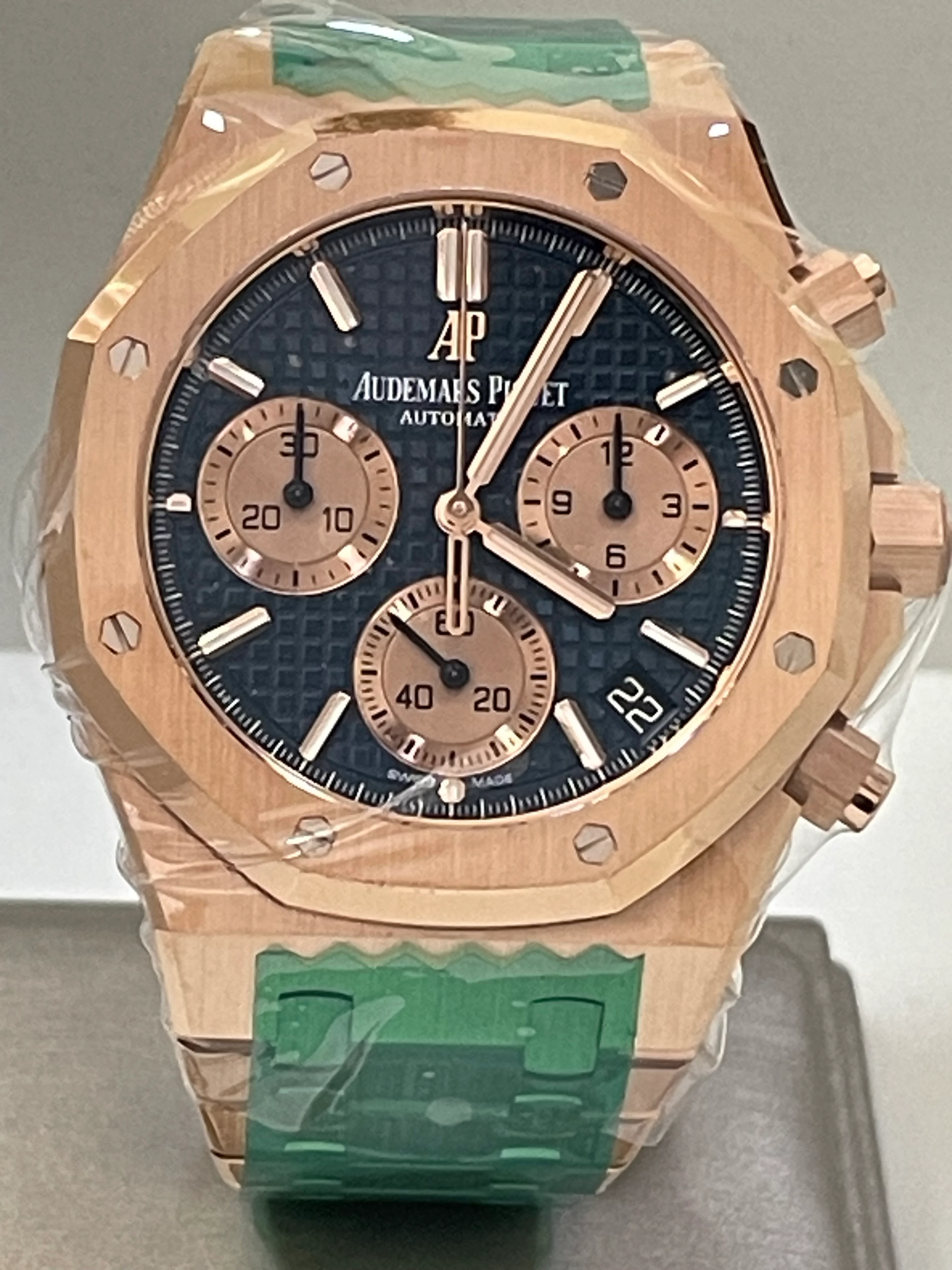 Audemars Piguet,Royal Oak Selfwinding Royal Oak Selfwinding Chronograph - 2022 - Blue Exhibition Open Caseback - 26239OR - FULL STICKERS