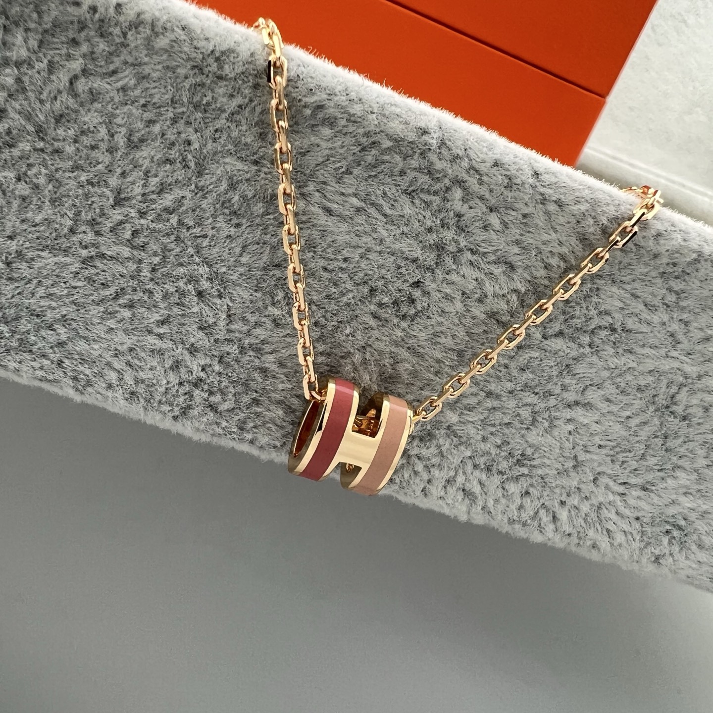 H-shaped pendant necklace - Artisantouchss