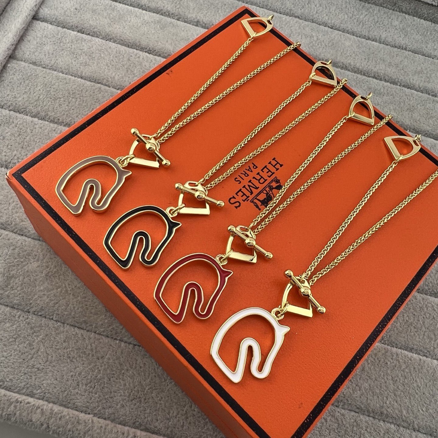 Enamel Horse Head Pendant Necklace - Artisantouchss